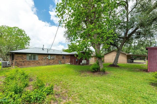 108 Avenue E, Brazoria, TX 77422