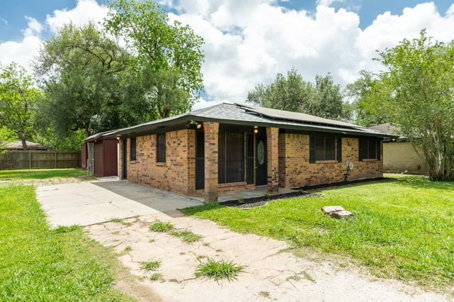 108 Avenue E, Brazoria, TX 77422