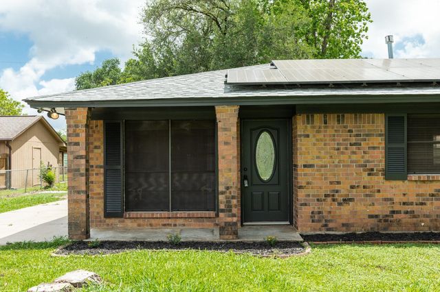 108 Avenue E, Brazoria, TX 77422