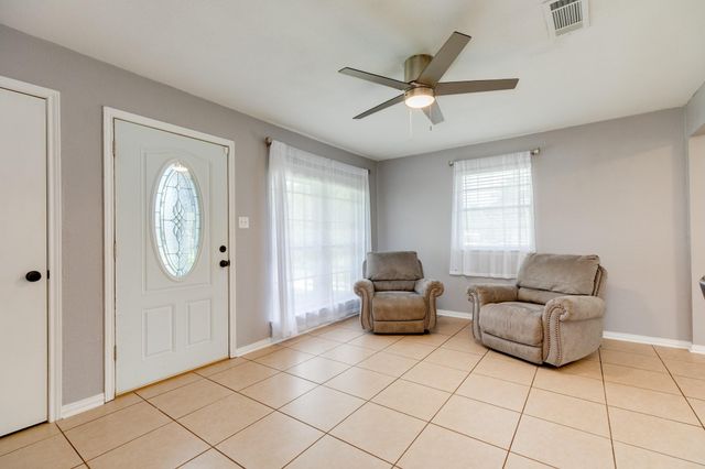 108 Avenue E, Brazoria, TX 77422