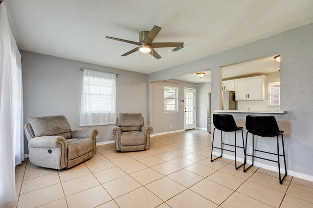 108 Avenue E, Brazoria, TX 77422