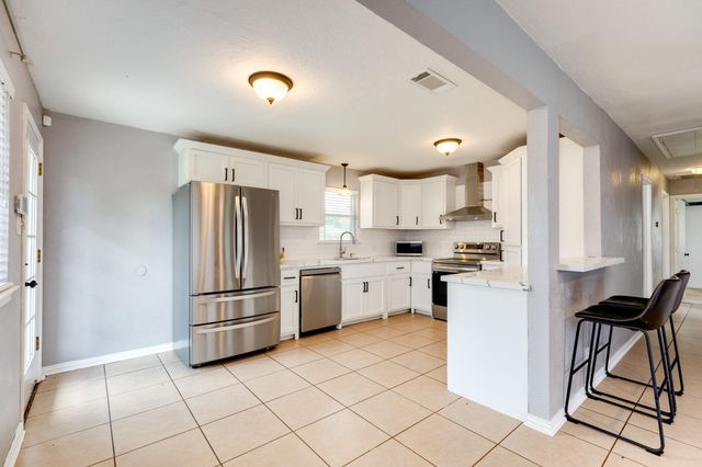 108 Avenue E, Brazoria, TX 77422