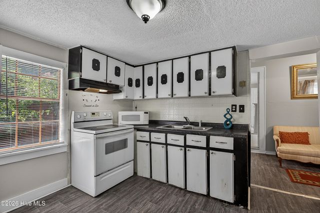 109 E South Street, Kinston, NC 28501
