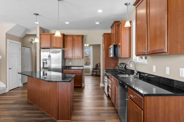 982 Inspiration Parkway N, Bayport, MN 55003