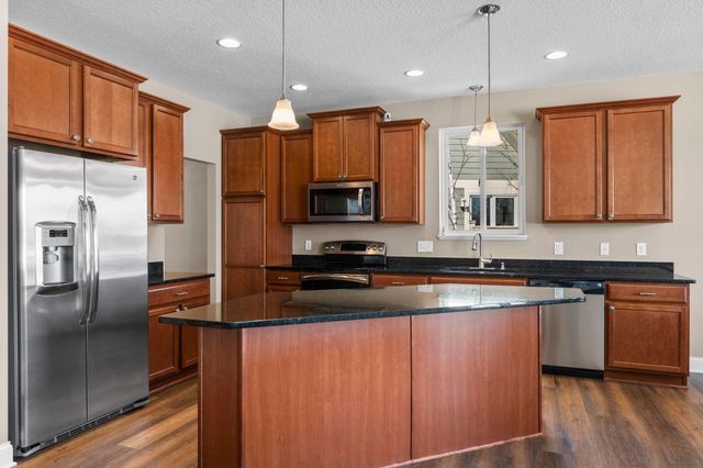 982 Inspiration Parkway N, Bayport, MN 55003