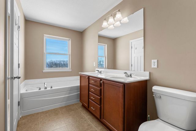 982 Inspiration Parkway N, Bayport, MN 55003