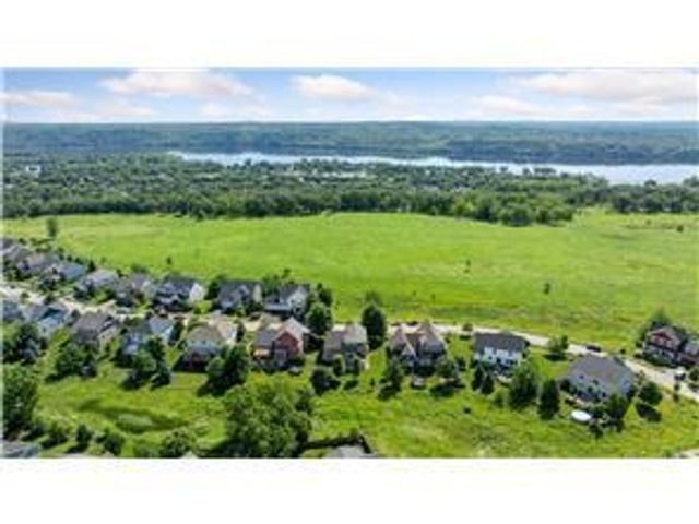 982 Inspiration Parkway N, Bayport, MN 55003