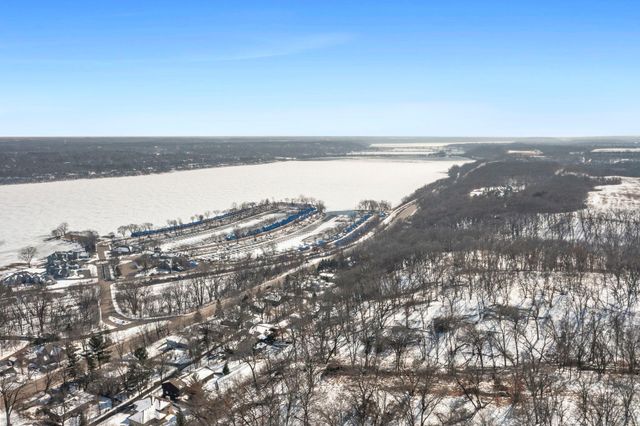 982 Inspiration Parkway N, Bayport, MN 55003