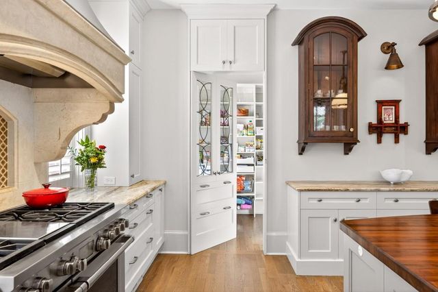 11 Leighton Court, Sandy Springs, GA 30327