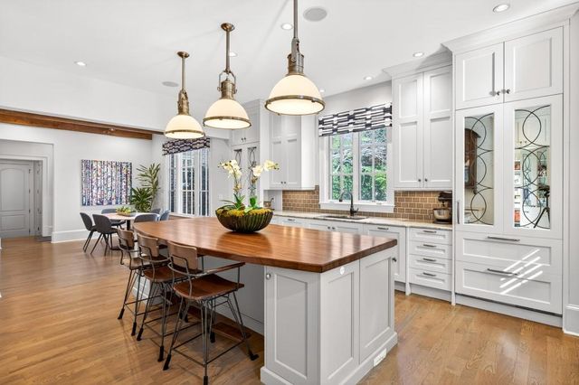 11 Leighton Court, Sandy Springs, GA 30327