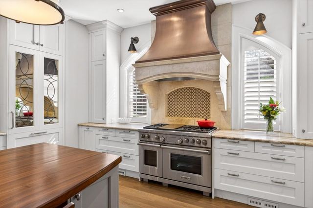 11 Leighton Court, Sandy Springs, GA 30327