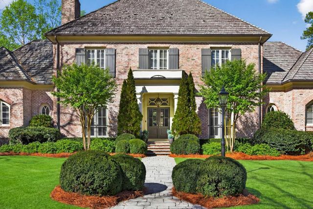 11 Leighton Court, Sandy Springs, GA 30327