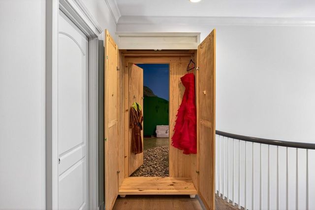 11 Leighton Court, Sandy Springs, GA 30327