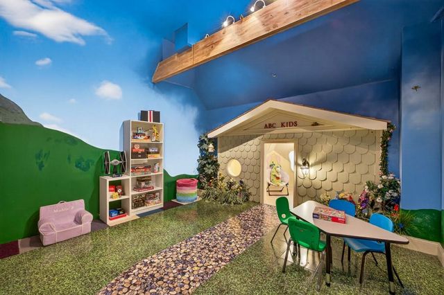 11 Leighton Court, Sandy Springs, GA 30327