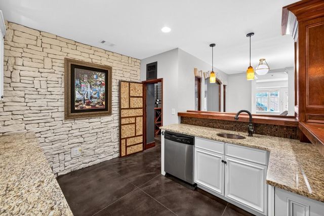 11 Leighton Court, Sandy Springs, GA 30327