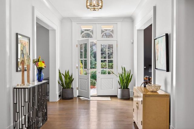 11 Leighton Court, Sandy Springs, GA 30327