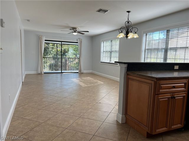 5270 Treetops DR J201, Naples, FL 34113