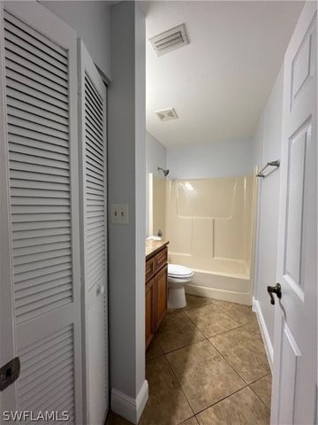 5270 Treetops DR J201, Naples, FL 34113