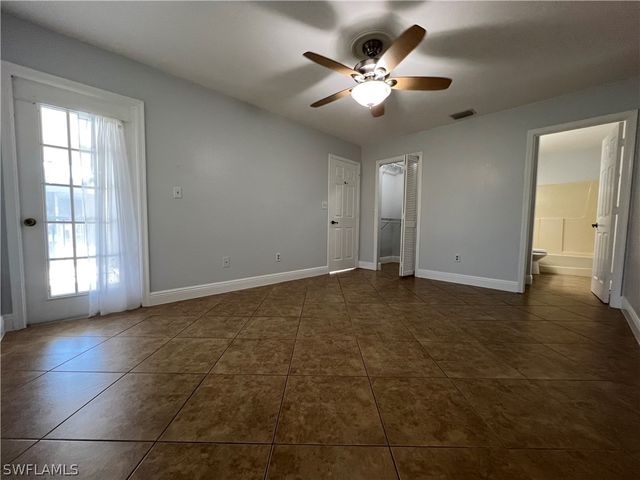 5270 Treetops DR J201, Naples, FL 34113