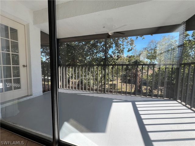 5270 Treetops DR J201, Naples, FL 34113