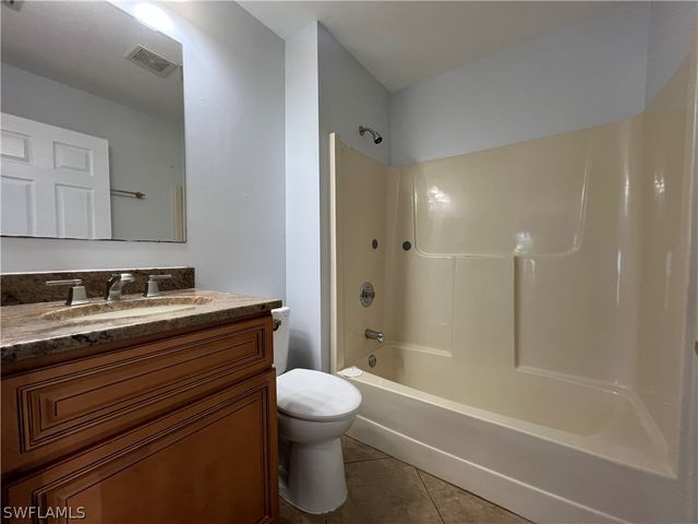 5270 Treetops DR J201, Naples, FL 34113