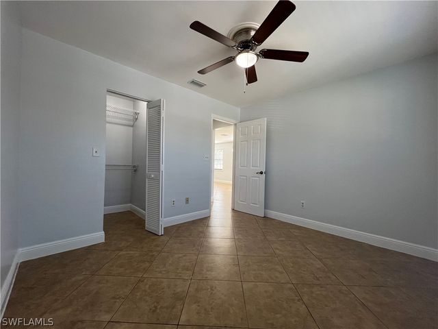 5270 Treetops DR J201, Naples, FL 34113