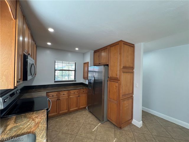 5270 Treetops DR J201, Naples, FL 34113