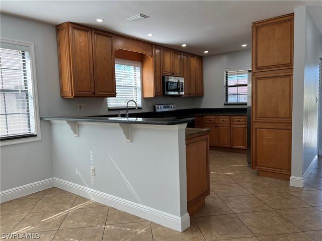 5270 Treetops DR J201, Naples, FL 34113