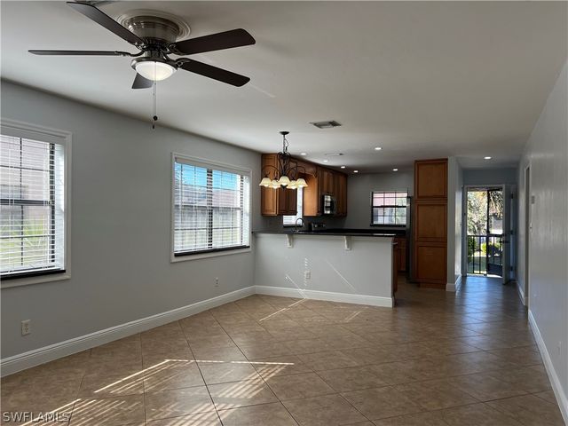 5270 Treetops DR J201, Naples, FL 34113