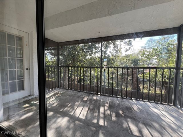 5270 Treetops DR J201, Naples, FL 34113