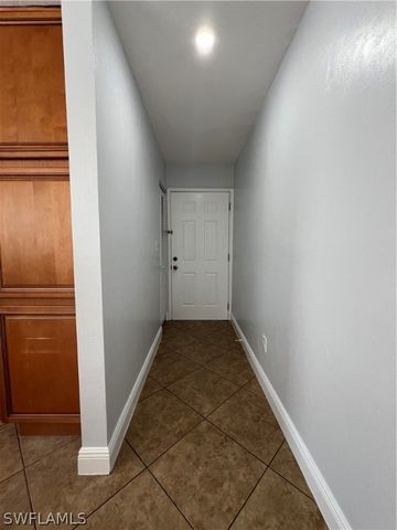 5270 Treetops DR J201, Naples, FL 34113