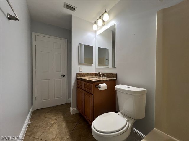 5270 Treetops DR J201, Naples, FL 34113