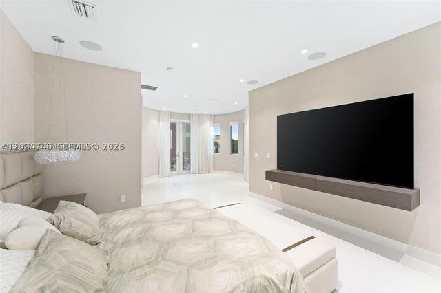10561 NW 67th Ter, Doral, FL 33178