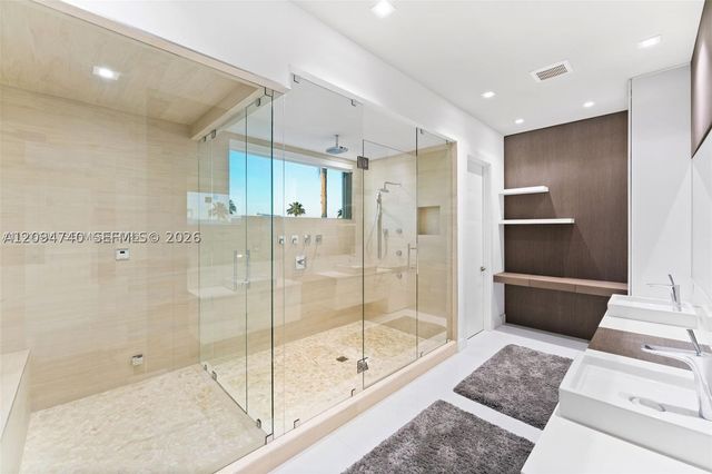 10561 NW 67th Ter, Doral, FL 33178