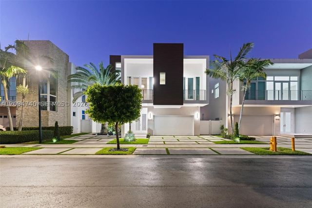 10561 NW 67th Ter, Doral, FL 33178