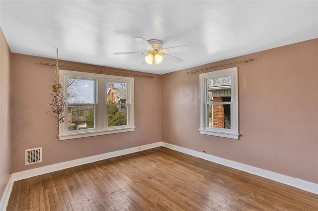 180 Richbarn Rd, Brighton Heights, PA 15212