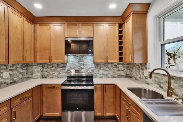 180 Richbarn Rd, Brighton Heights, PA 15212