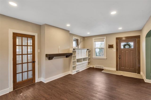 180 Richbarn Rd, Brighton Heights, PA 15212