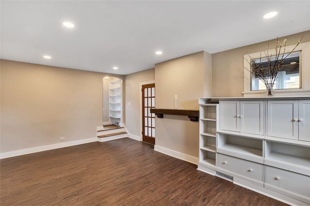 180 Richbarn Rd, Brighton Heights, PA 15212