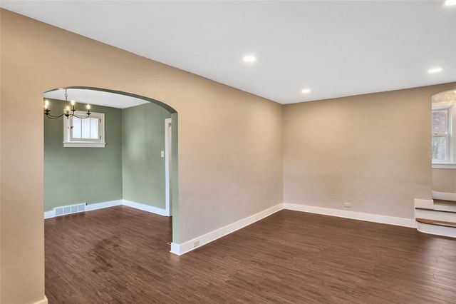 180 Richbarn Rd, Brighton Heights, PA 15212