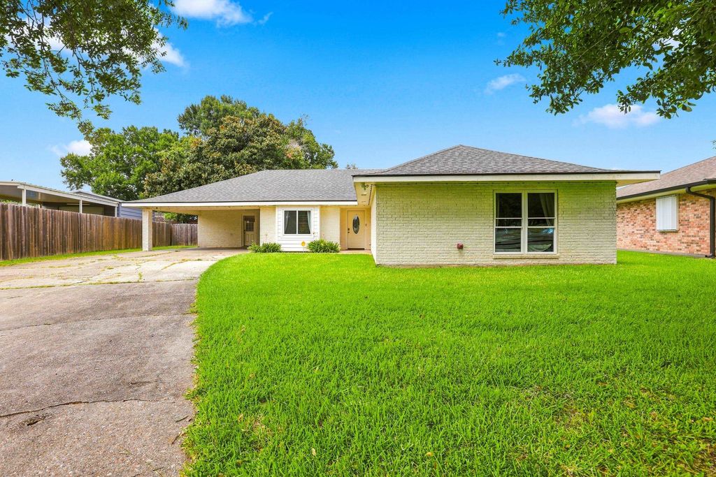 106 Desiles Drive, Houma, LA 70363