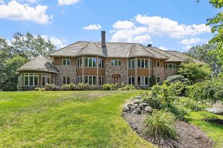 16 Solomon Pierce Rd, Lexington, MA 02420