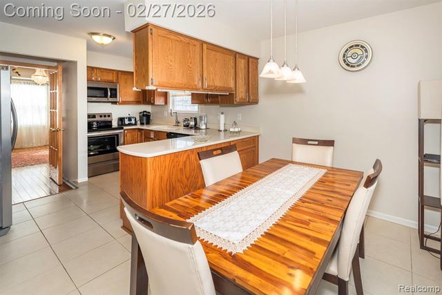 8203 Barrington Drive, Ypsilanti, MI 48198