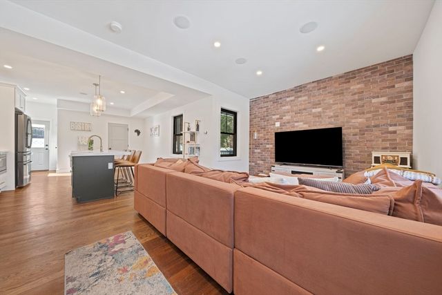 205 Park St 2, Boston, MA 02132