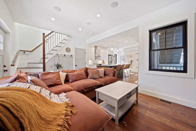 205 Park St 2, Boston, MA 02132