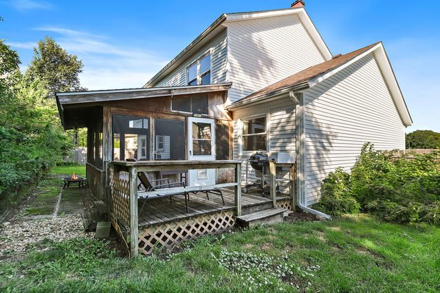 14 Woodridge Lane, Streamwood, IL 60107