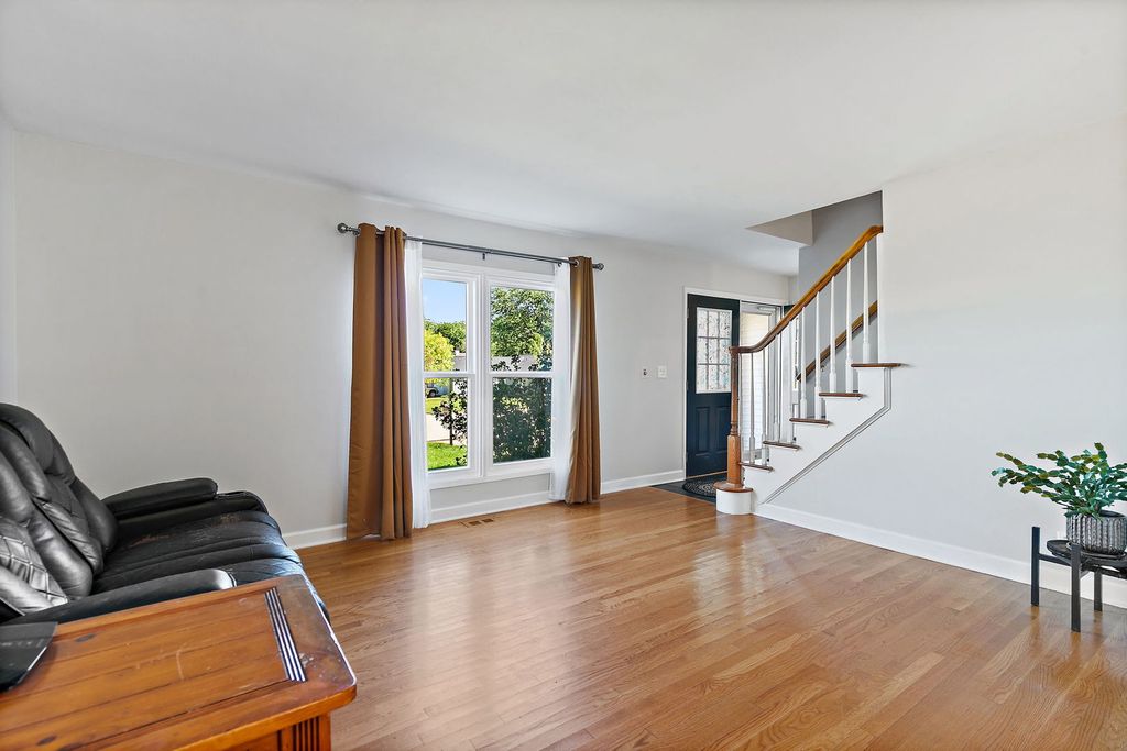 14 Woodridge Lane, Streamwood, IL 60107 — photo 5
