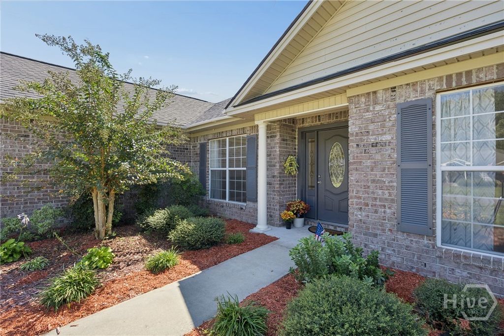 Image 3 of property listing at 304 Grist Mill Court, Rincon, GA 31326