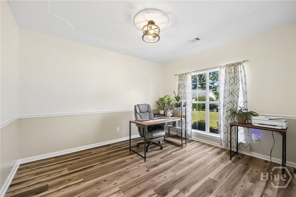 Image 5 of property listing at 304 Grist Mill Court, Rincon, GA 31326