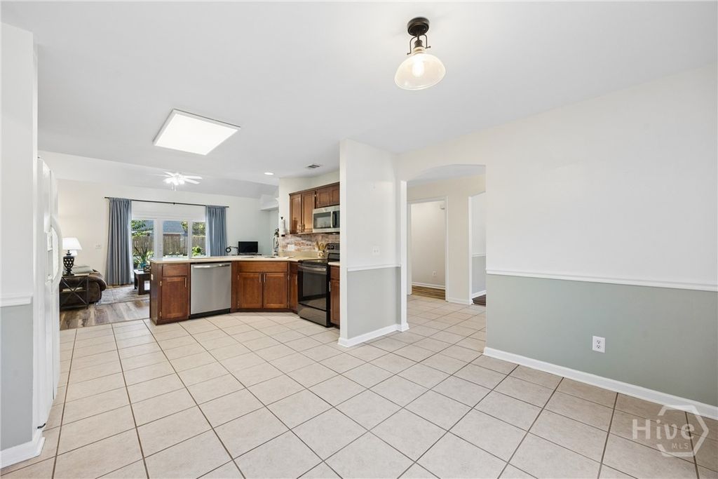 Image 6 of property listing at 304 Grist Mill Court, Rincon, GA 31326